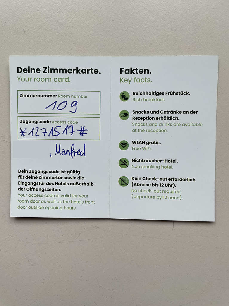 2024-09-28_chorreise_unsere_zimmerkarte_im_hotel_0417-s