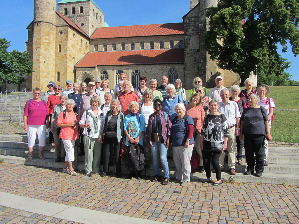 2025-07-20_vor_der_michaelis_kirche_3590-s
