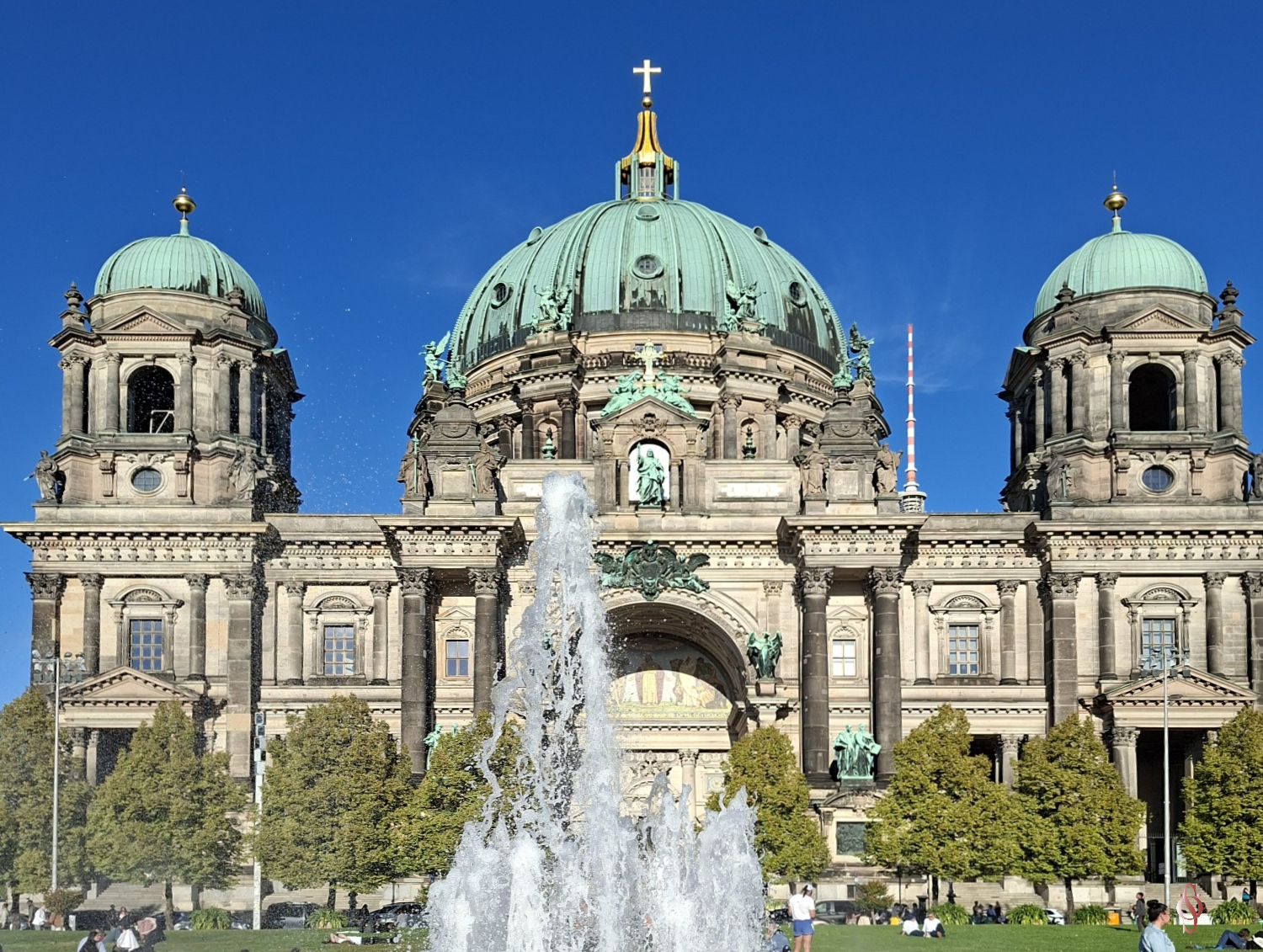 2026-09-27_berliner_dom_springbrunnen-164203-s