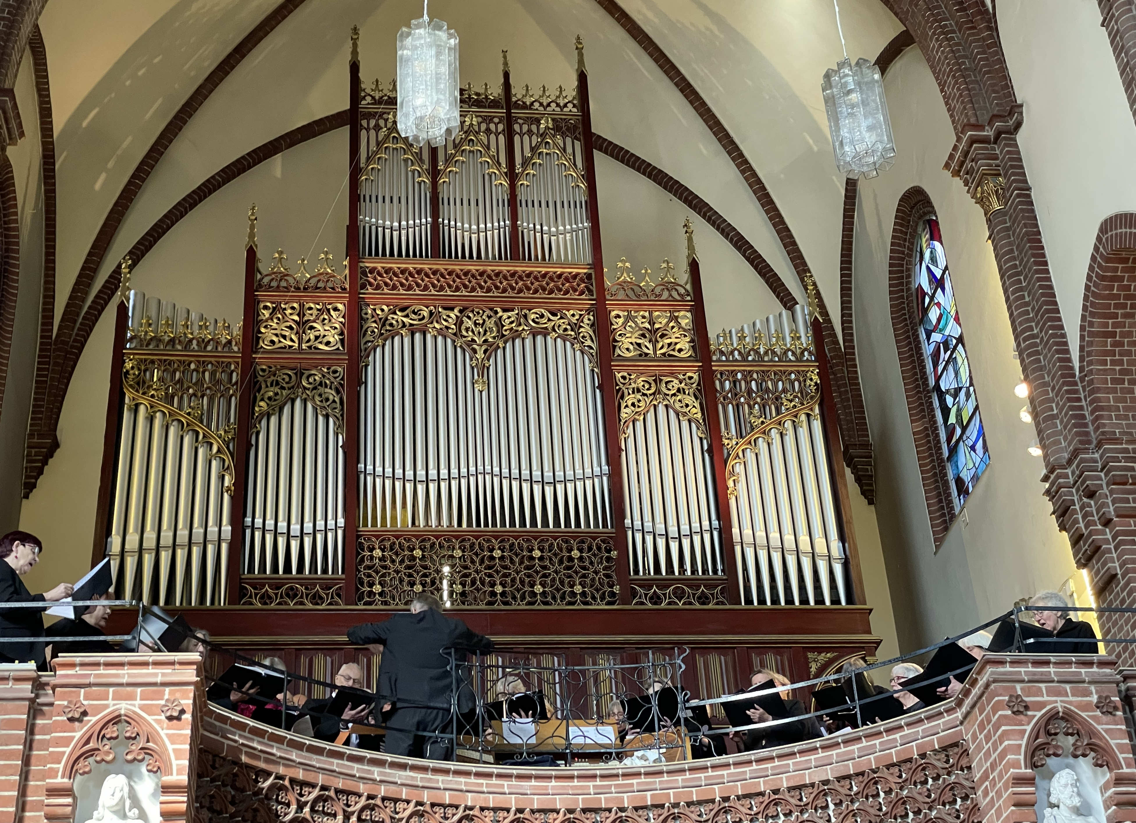 2025-04-20_heilige_geist_kirche_carousel