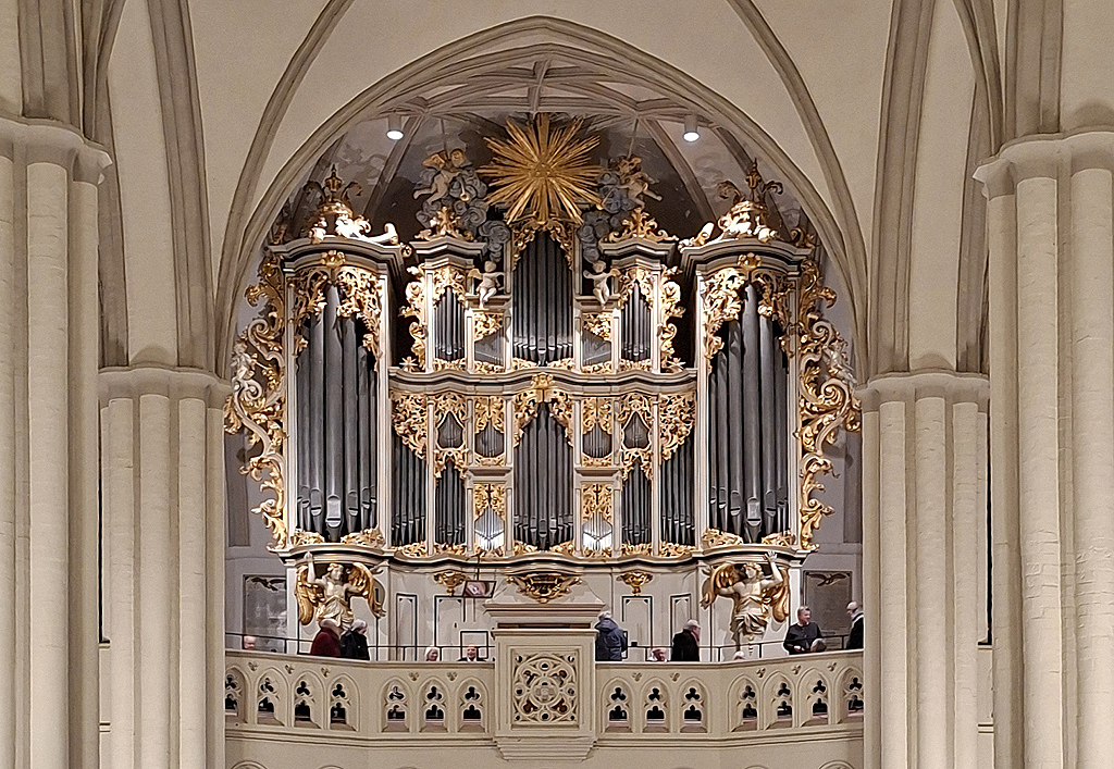 2025-11-19_st._marien_carousel-s