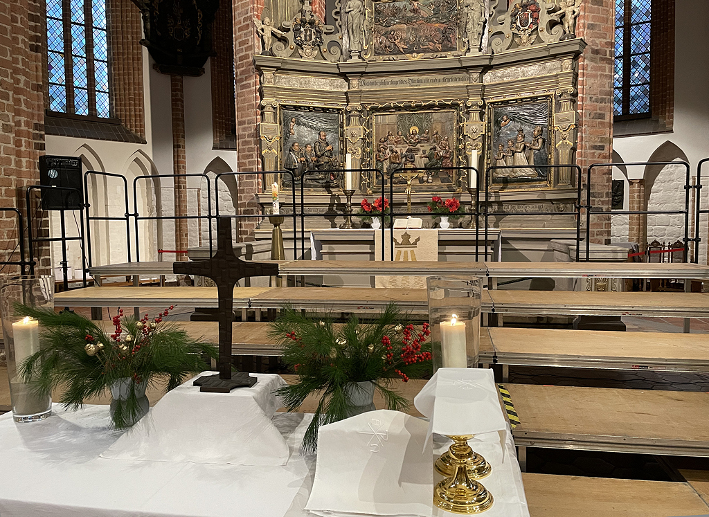 2025-12-07 Altar in St. Joseph carousel-s